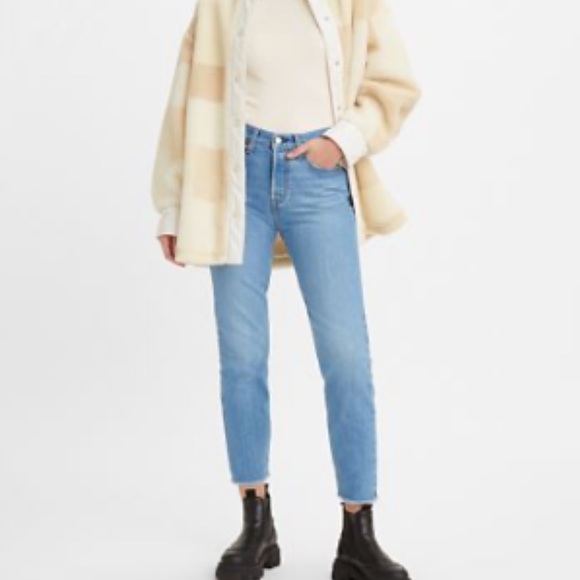 NWT Levi’s long bottom Wedgie Icon jeans in size 24 - Picture 1 of 6